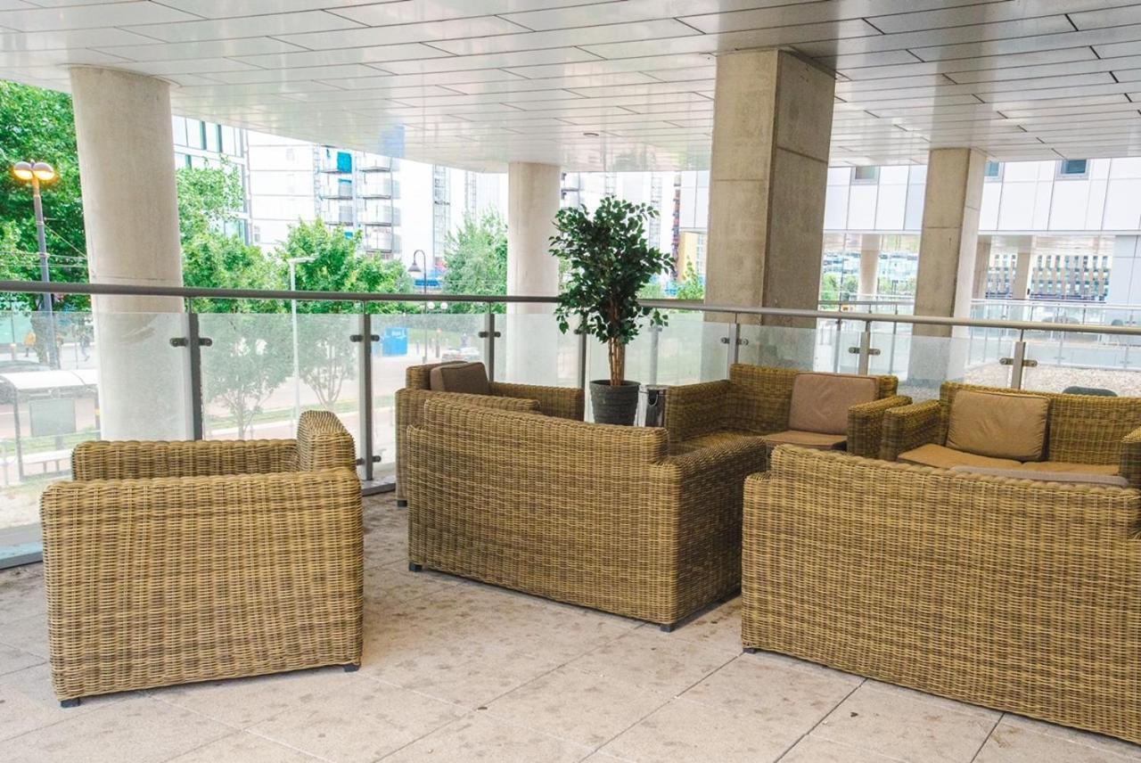 Hallsphere - Stunning Apartment Salford Quays Manchester Exterior photo