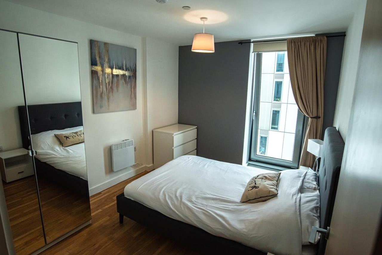 Hallsphere - Stunning Apartment Salford Quays Manchester Exterior photo